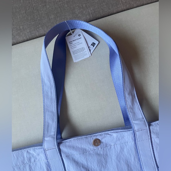 Lululemon Daily Multi-Pocket Tote Bag 20L - Serene Blue/Dusty Lilac - Picture 3 of 13